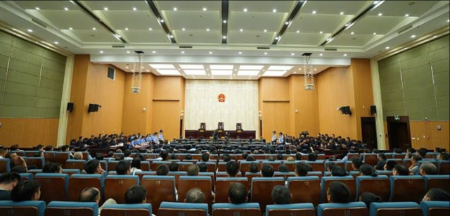 Çin, sahte aşk tuzaklarıyla dolandırıcılık yapan 11 mafya üyesini idam etti Çin, sahte aşk tuzaklarıyla dolandırıcılık yapan 11 mafya üyesini idam etti