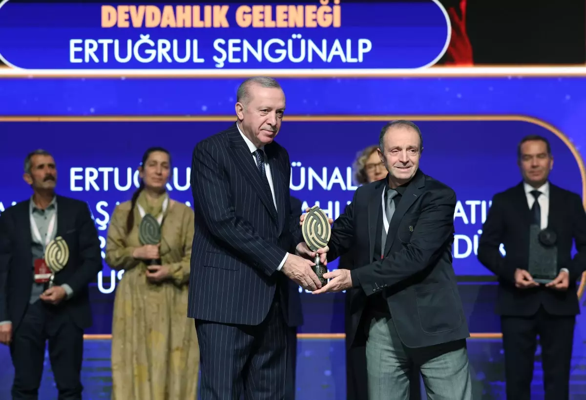 Cumhurbaşkanı Erdoğan ödül vermişti! 680 yıllık mesleğin son temsilcisi günde 20 kilometre koşuyor