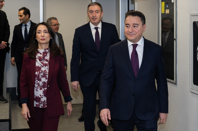 DEM Parti heyetinden Babacan'a ziyaret! Tülay Hatimoğulları'ndan bir çağrı var DEM Parti heyetinden Babacan'a ziyaret! Tülay Hatimoğulları'ndan bir çağrı var