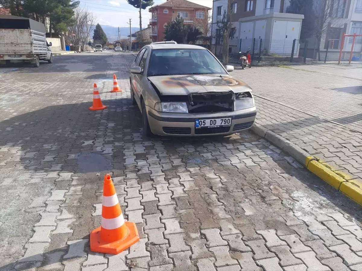 Dodurga\'da Park Halindeki Araçta Yangın