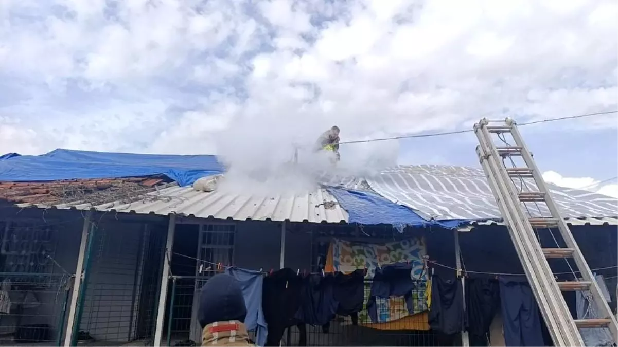 Hatay\'da Çatı Yangını Kontrol Altına Alındı