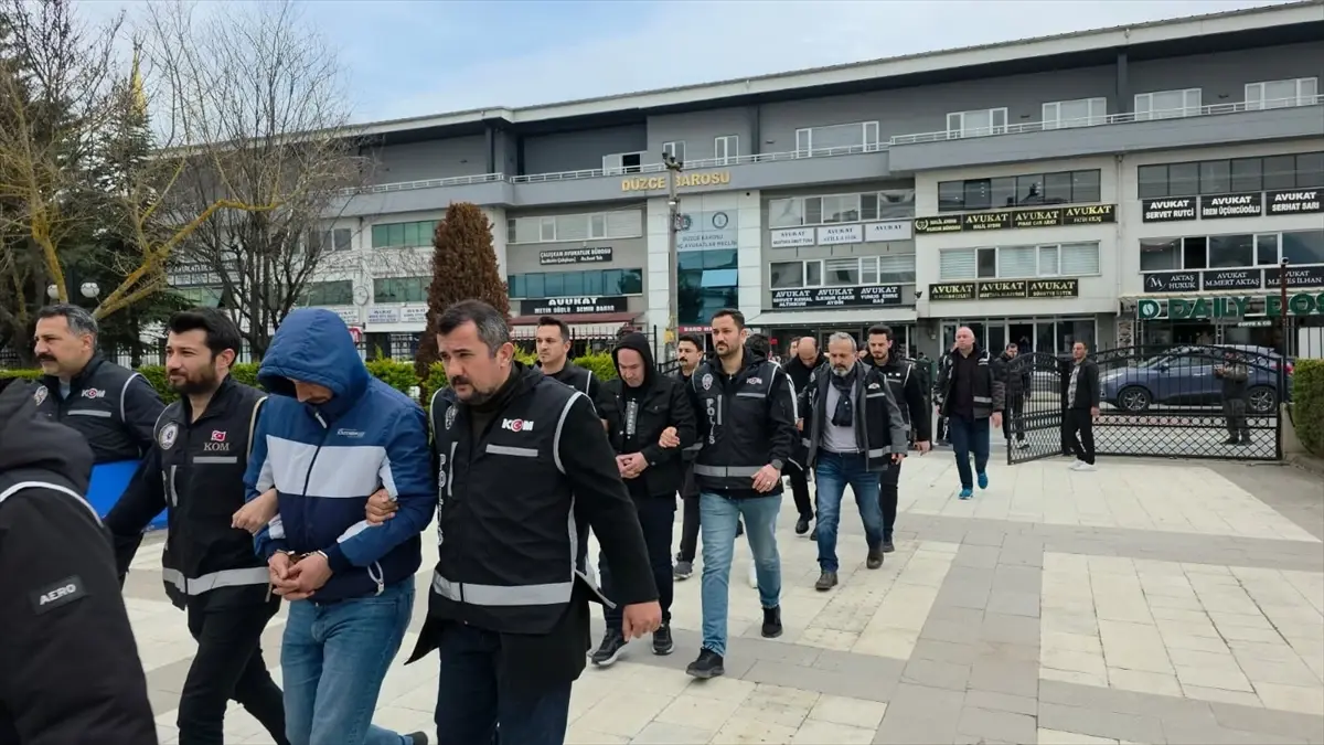 Düzce\'de Dolandırıcılık Operasyonu: 5 Gözaltı