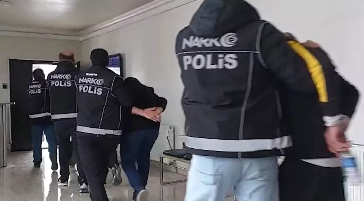 Hızlı Trenle Uyuşturucu Sevkiyatı: Avukat ve Arkadaşı Tutuklandı