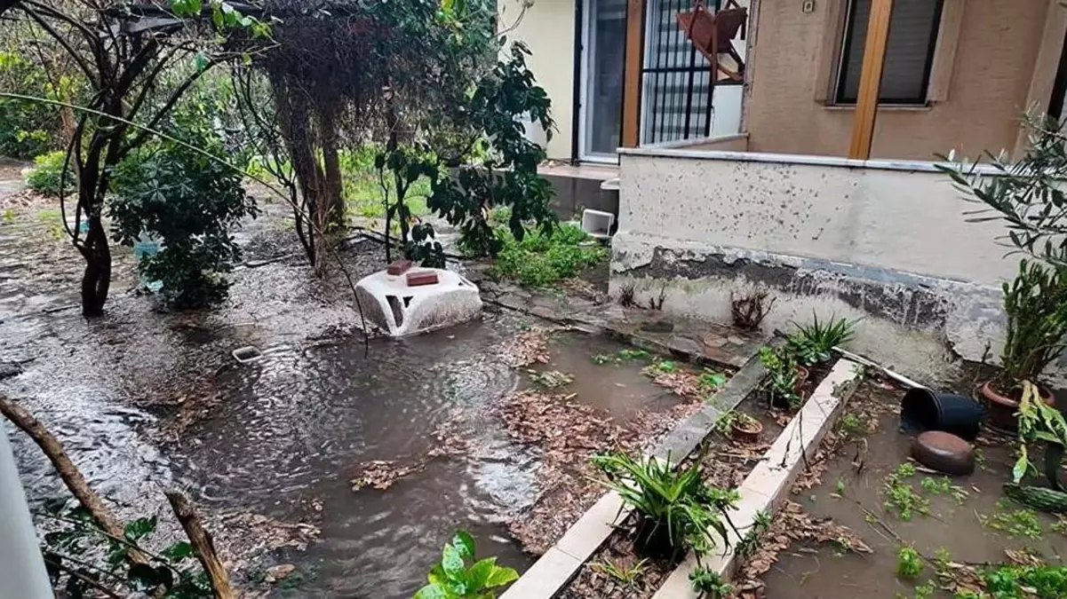 Foça\'da Sağanak Yağmur ve Taşkın