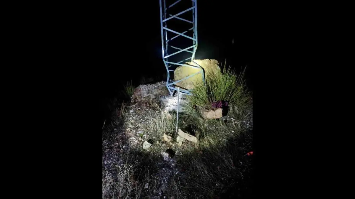 Dev Kaya Elektrik Direğine Çarptı