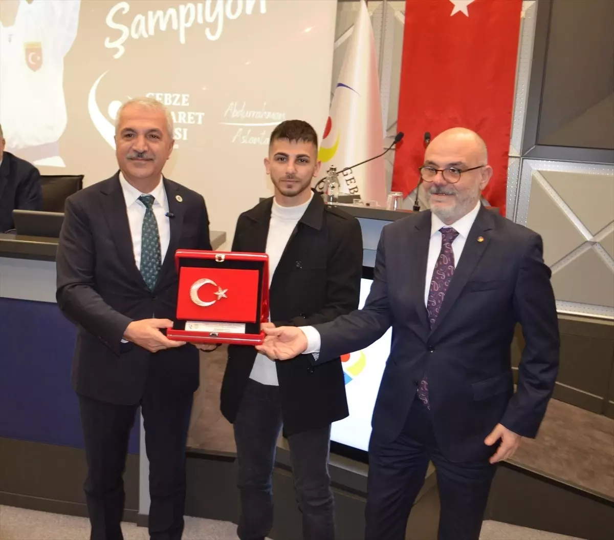 Eray Şamdan\'a GTO\'dan Plaket