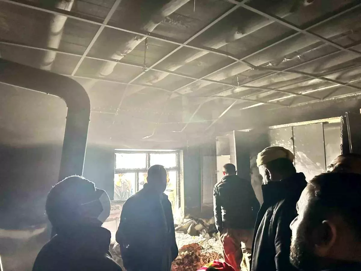 Hakkari\'de Ev Yangını Kontrol Altına Alındı