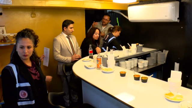 Herkes bu hamburgerciyi konuşuyor! Yarım litrelik suyun fiyatına bakın