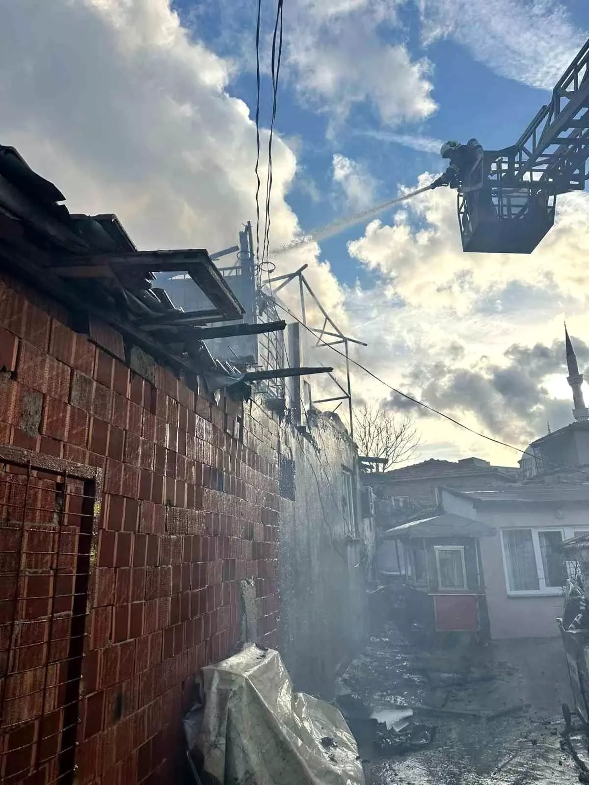 Edirne\'de Ev Çatısında Yangın