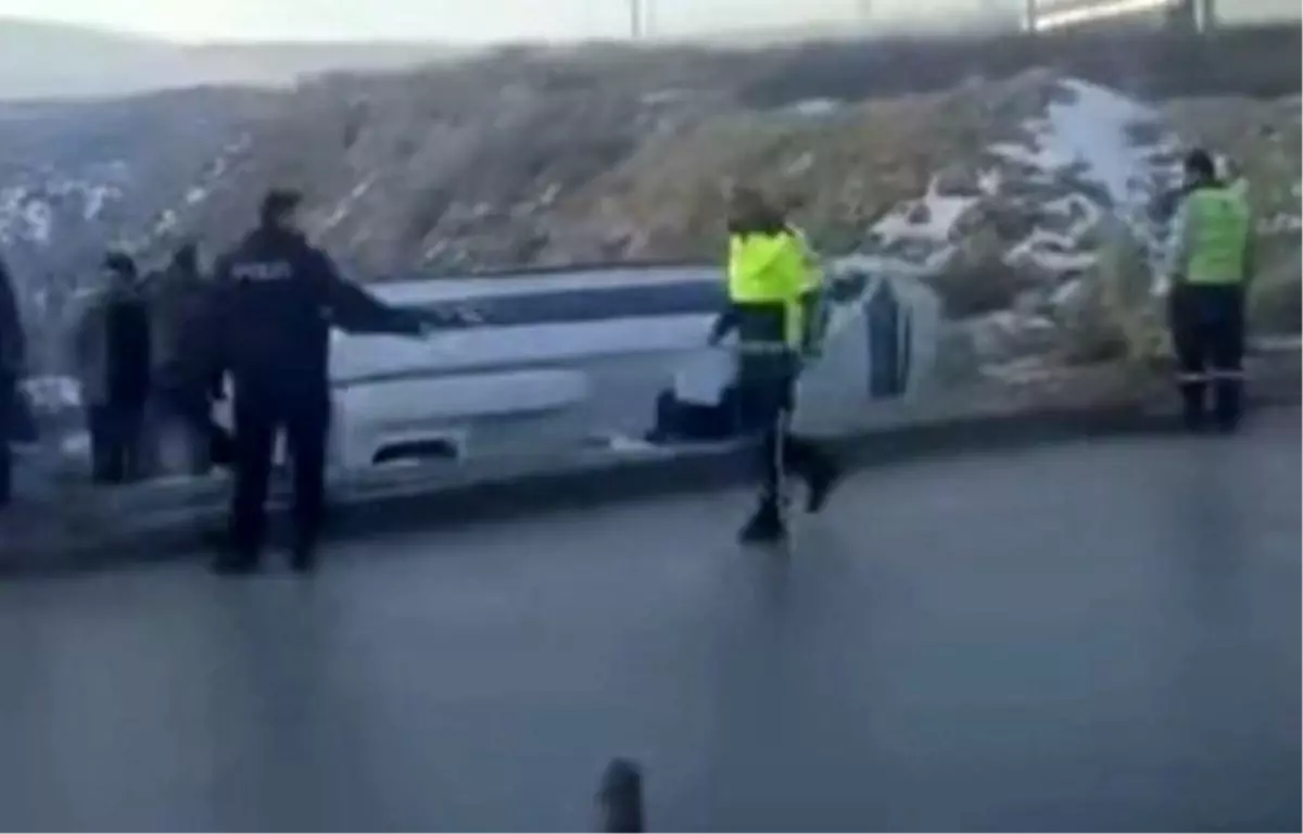 Gaziantep\'te İşçi Servisi Devrildi: 10 Yaralı