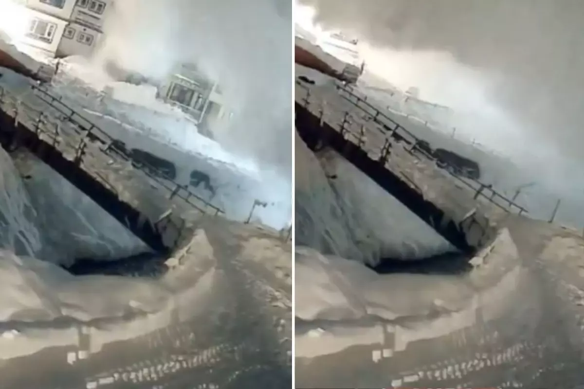 Korkunç görüntüler! Hindistan\'da çığ evleri böyle yuttu