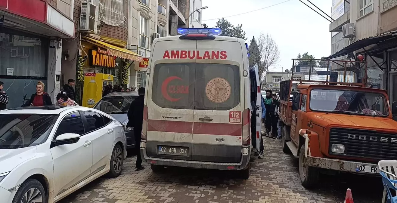Adıyaman\'da Motosiklet Kazası: 4 Yaşındaki Çocuk Yaralandı