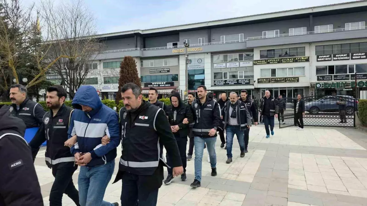Düzce\'de Dolandırıcılık Çetesi Çökertildi