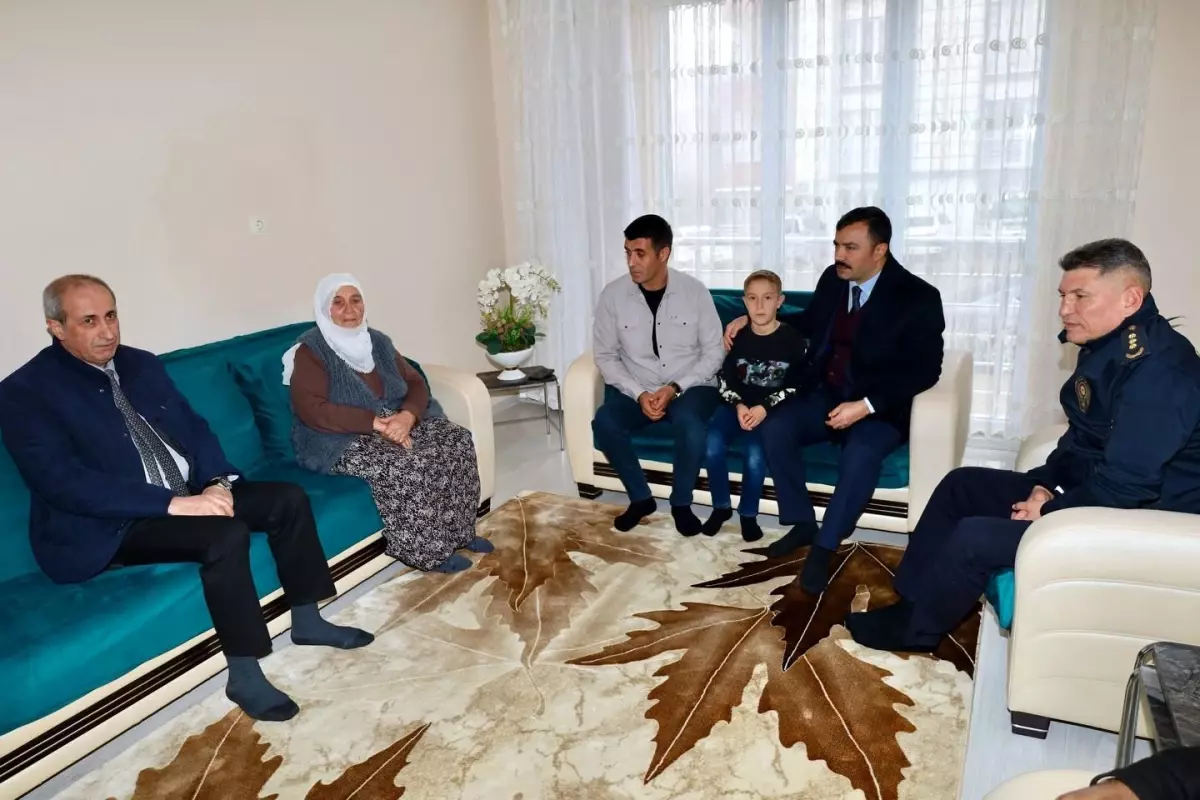 Kaymakam Soysal, Şehit Ailelerini Ziyaret Etti