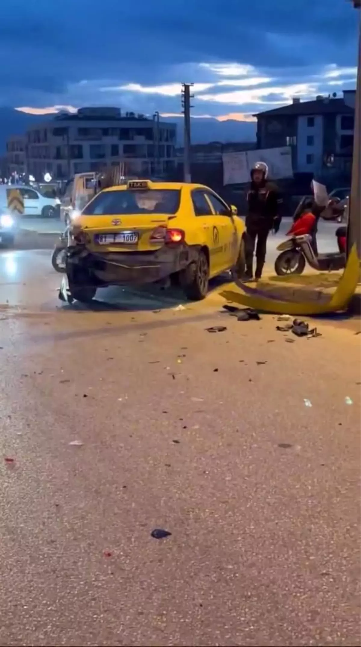 Düzce\'de Motosiklet Kazası: Sürücü Ağır Yaralandı