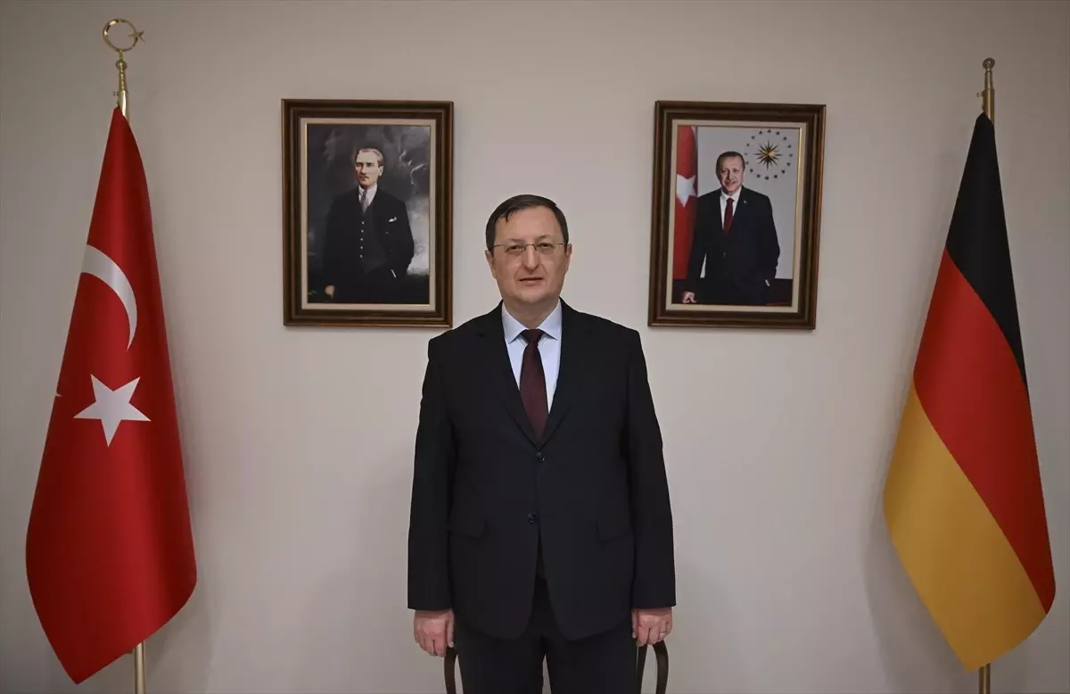 Büyükelçi Turan, \'Yılın Kareleri\' Oylamasına Katıldı