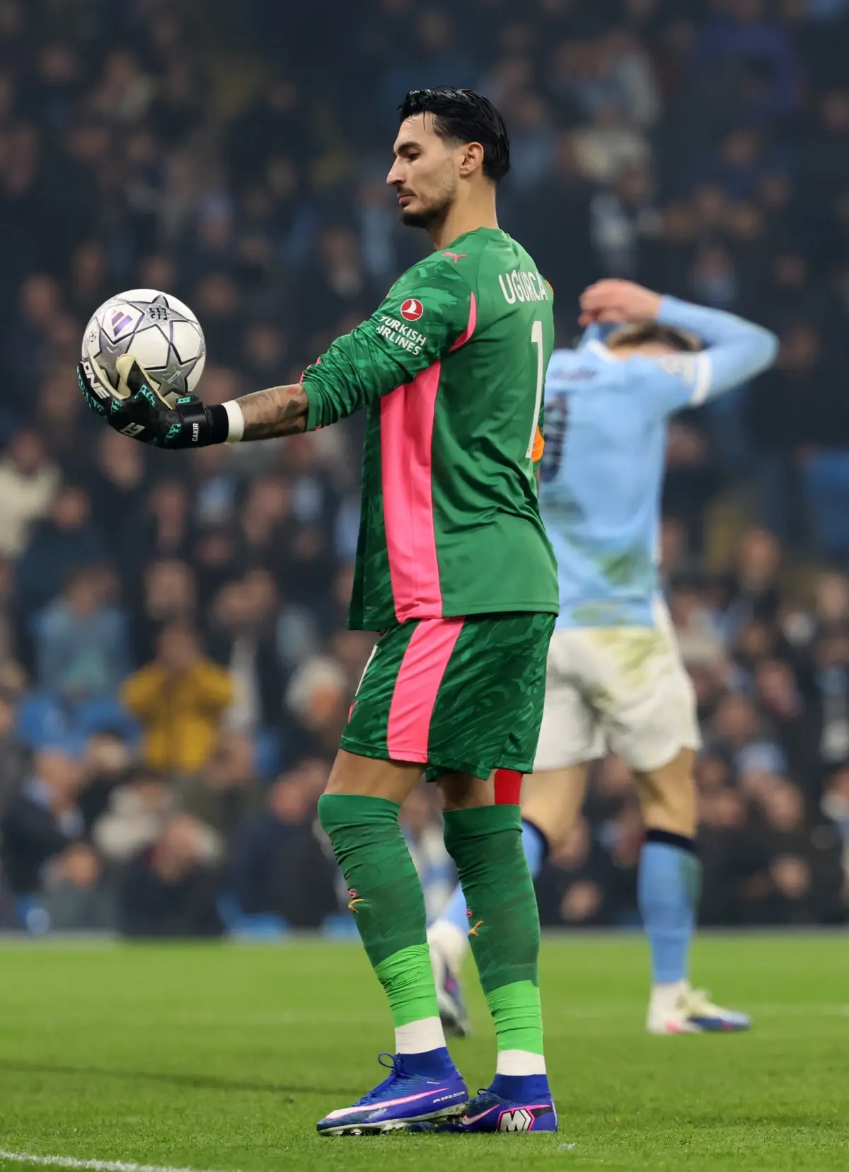 Uğurcan Çakır, Şampiyonlar Ligi\'nde Parlıyor