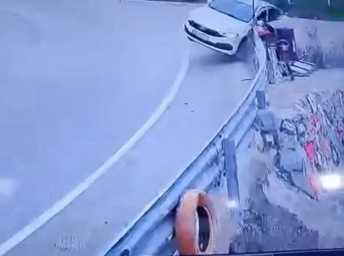 Bursa\'da Sağanakla Kayganlaşan Yolda Kaza