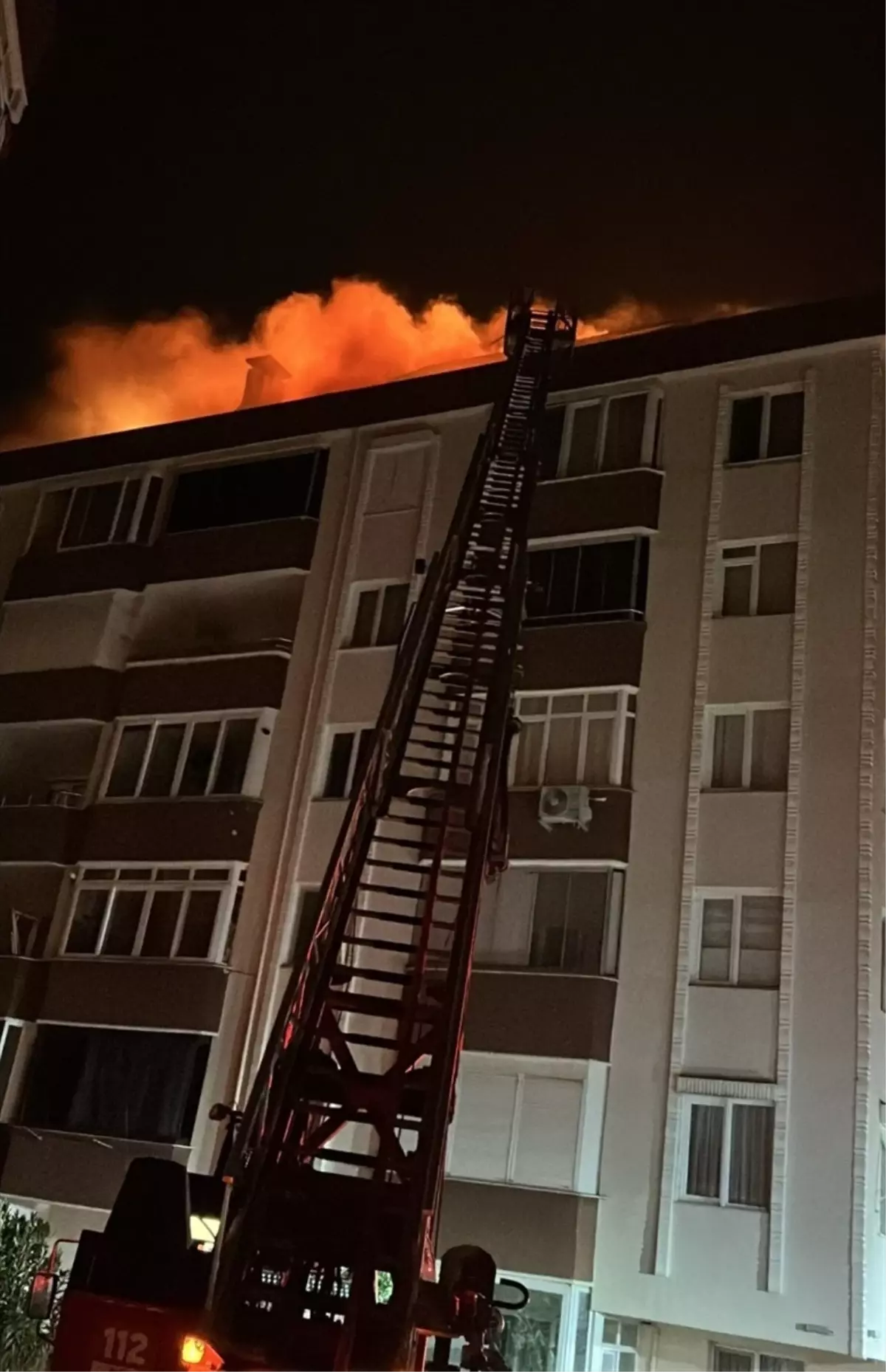 Çınarcık\'ta Çatı Yangını