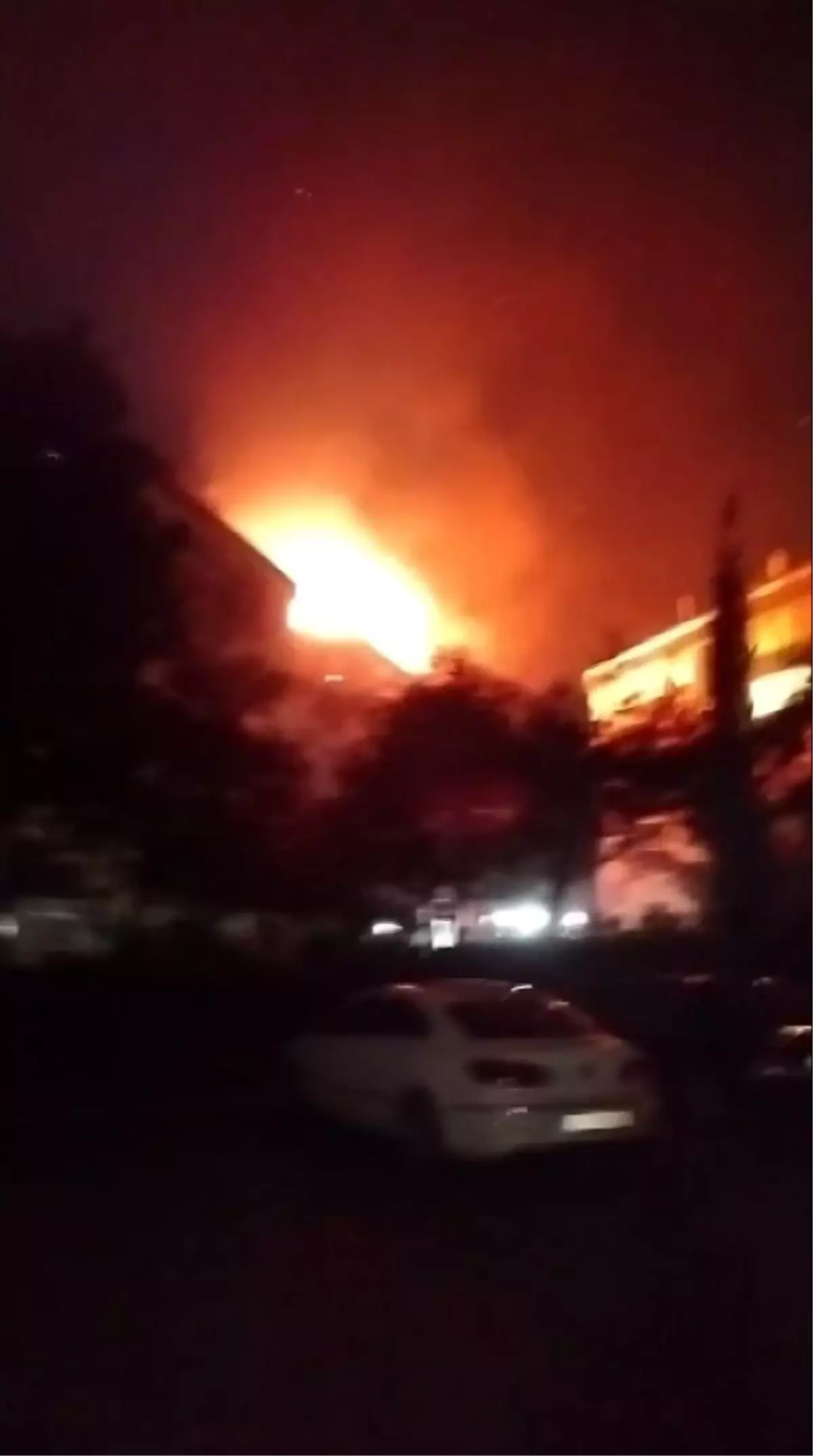 Yalova\'da Çatı Yangını: Mangal İçin Gözaltı