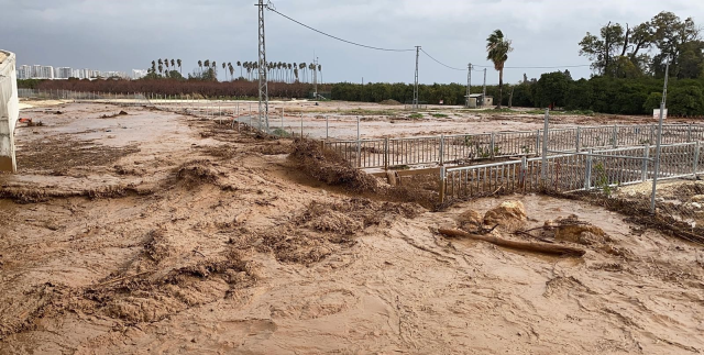 2 ilimizi sel vurdu! Mezarları su bastı, dereler taştı