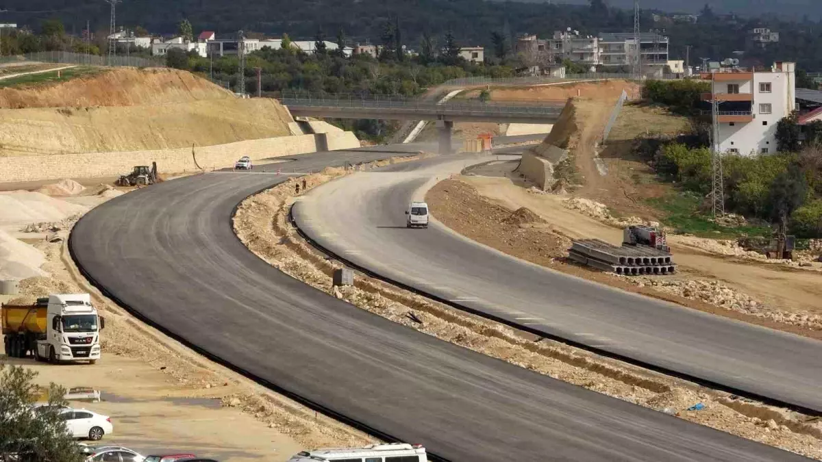 Çeşmeli-Kızkalesi Otoyolu\'nda İlerleme