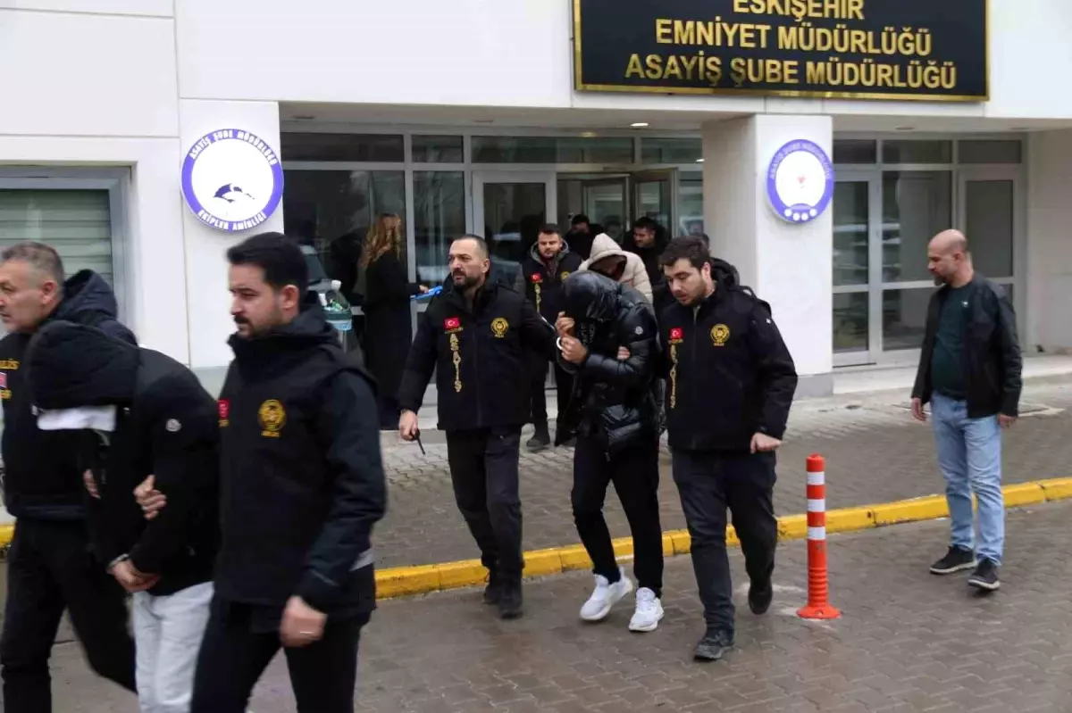 Eskişehir\'de Fuhuş Operasyonu: 13 Gözaltı