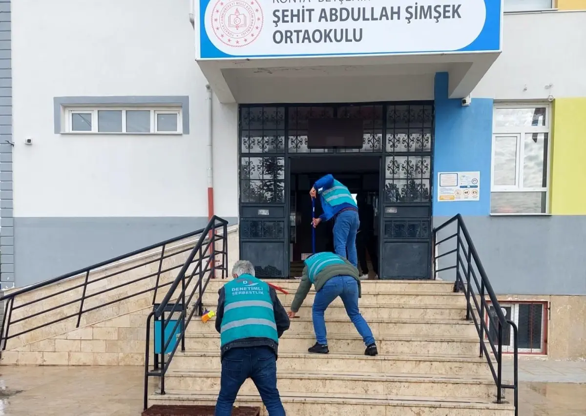 Yükümlüler Okullarda Temizlik Çalışması Yürüttü
