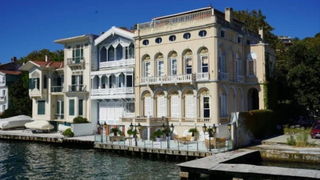 Boğaz'daki tarihi yalı icradan satılık! İşte istenen rakam