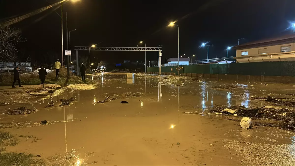 Çanakkale\'de Sağanak: Kepez Çayı Taştı