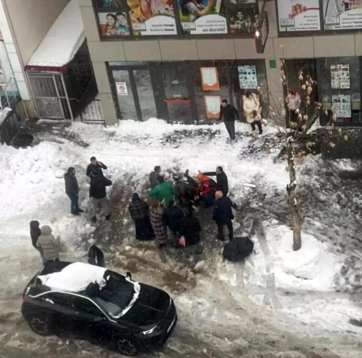 Bingöl\'de Kar Kütlesi Altında Kalan Kadın Hayatını Kaybetti