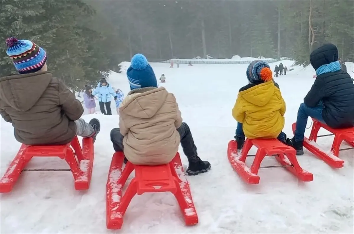 Çocuklar Ilgaz Dağı\'nda Eğlendi