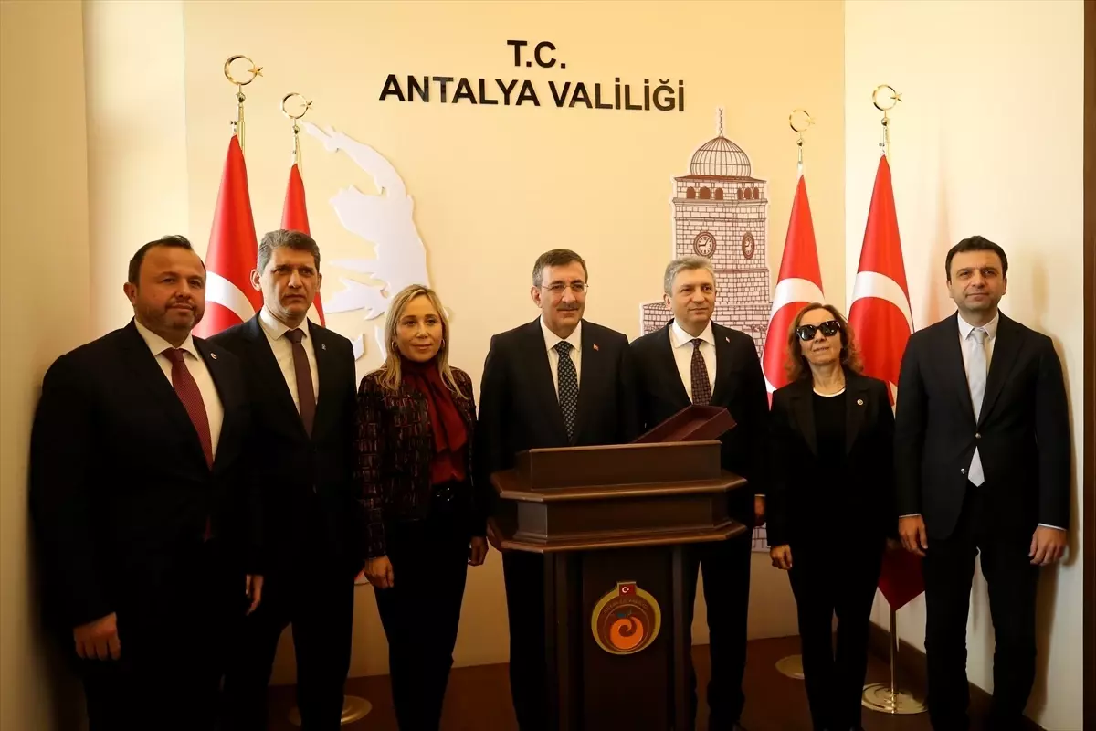 Yılmaz\'dan Hasar Gören Çiftçilere Geçmiş Olsun Ziyareti