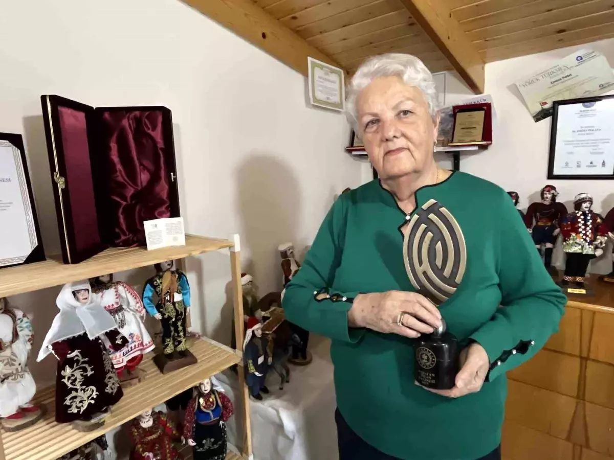 Folklorik kitre bebek sanatıyla Türkiye\'nin \'hazinesi\' oldu