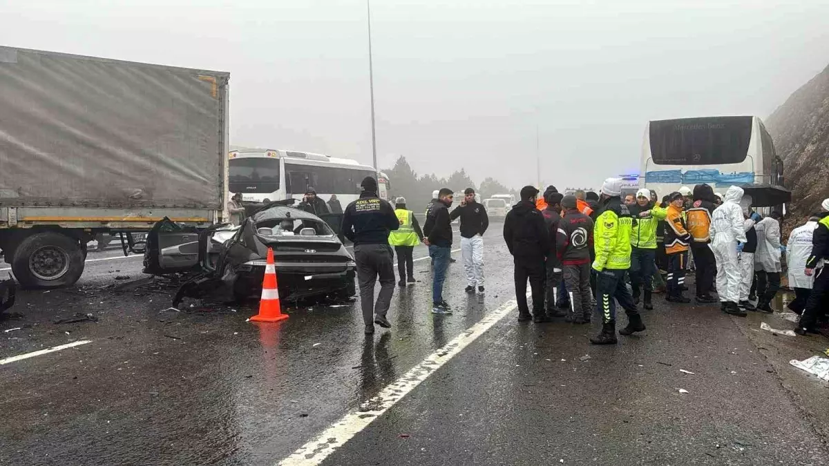 Gaziantep\'te Zincirleme Kaza: 2 Ölü, 10 Yaralı