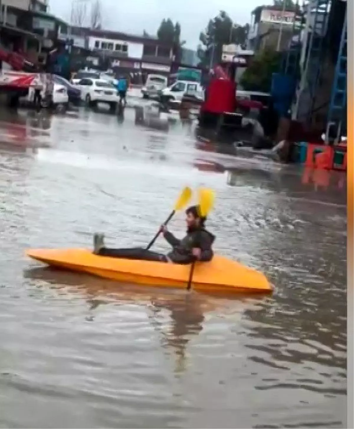 Adana\'da Yağmurda Kano Keyfi