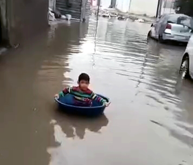 İki ilimizi sel vurdu! Mezarları su bastı, dereler taştı