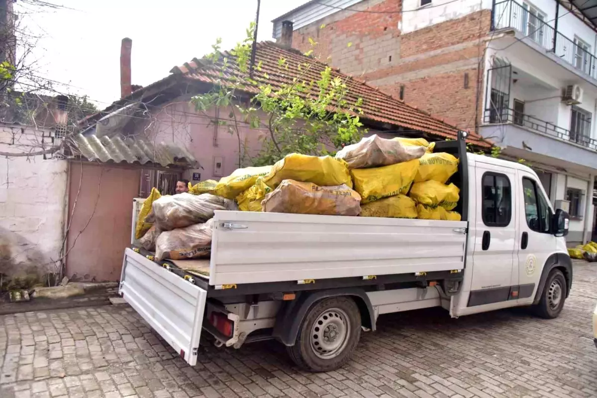 İncirliova Belediyesi\'nden ailelere yakacak desteği