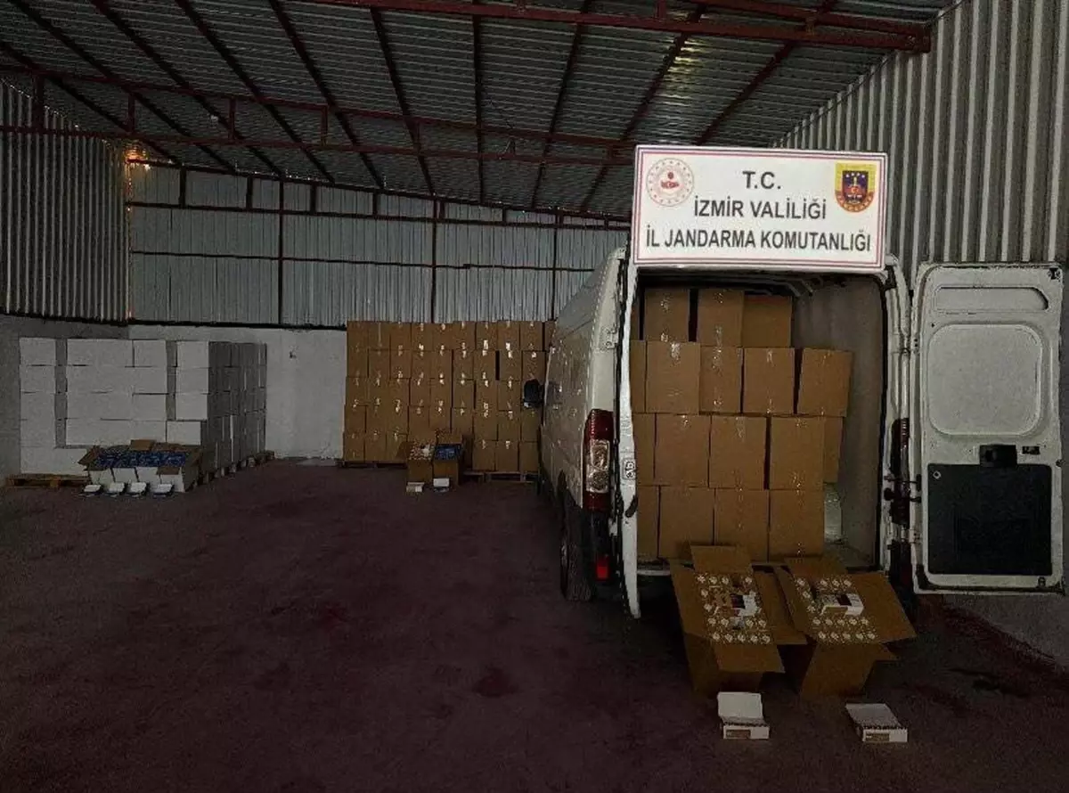 İzmir\'de 12 Milyon Bandrolsüz Makaron Ele Geçirildi
