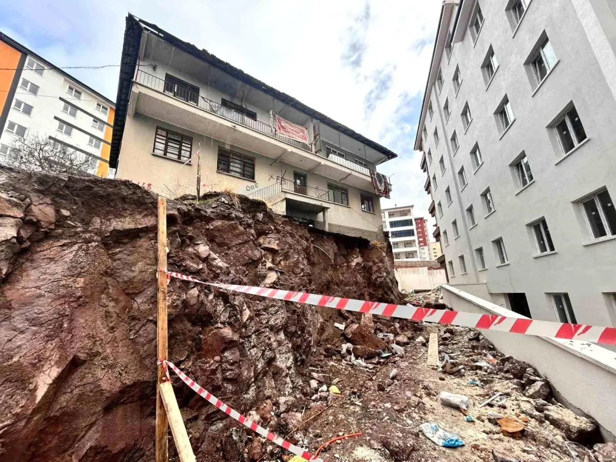 Kontrolsüz inşaat çalışması bitişiğindeki binanın temelinde hasara neden oldu