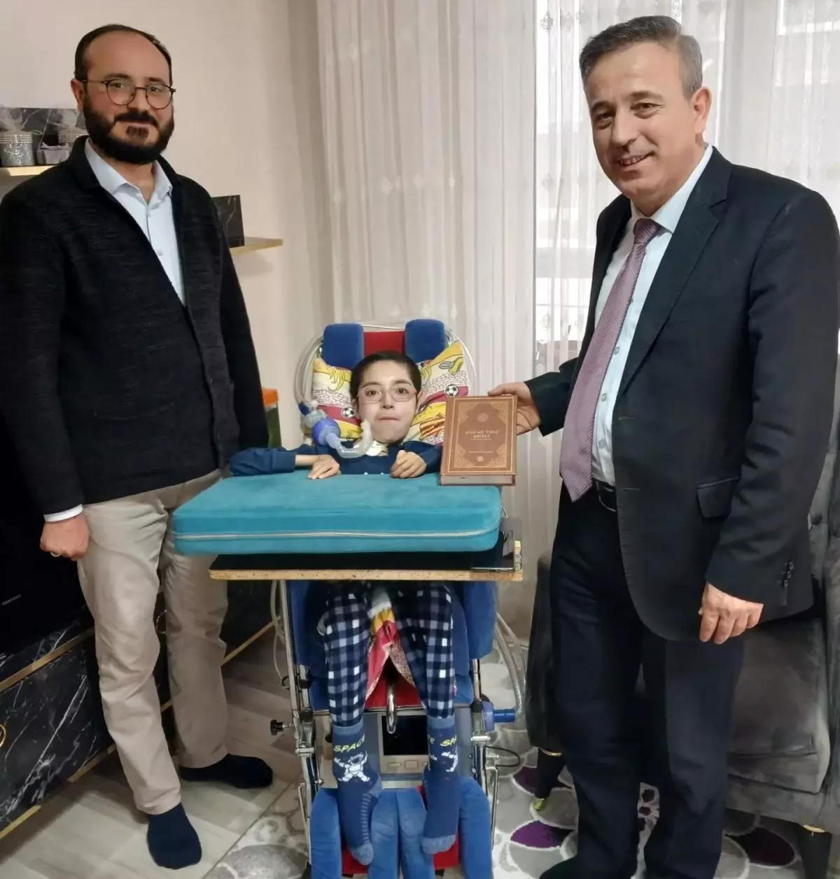 Müftü ve İmam, Hasta Öğrenciyi Ziyaret Etti