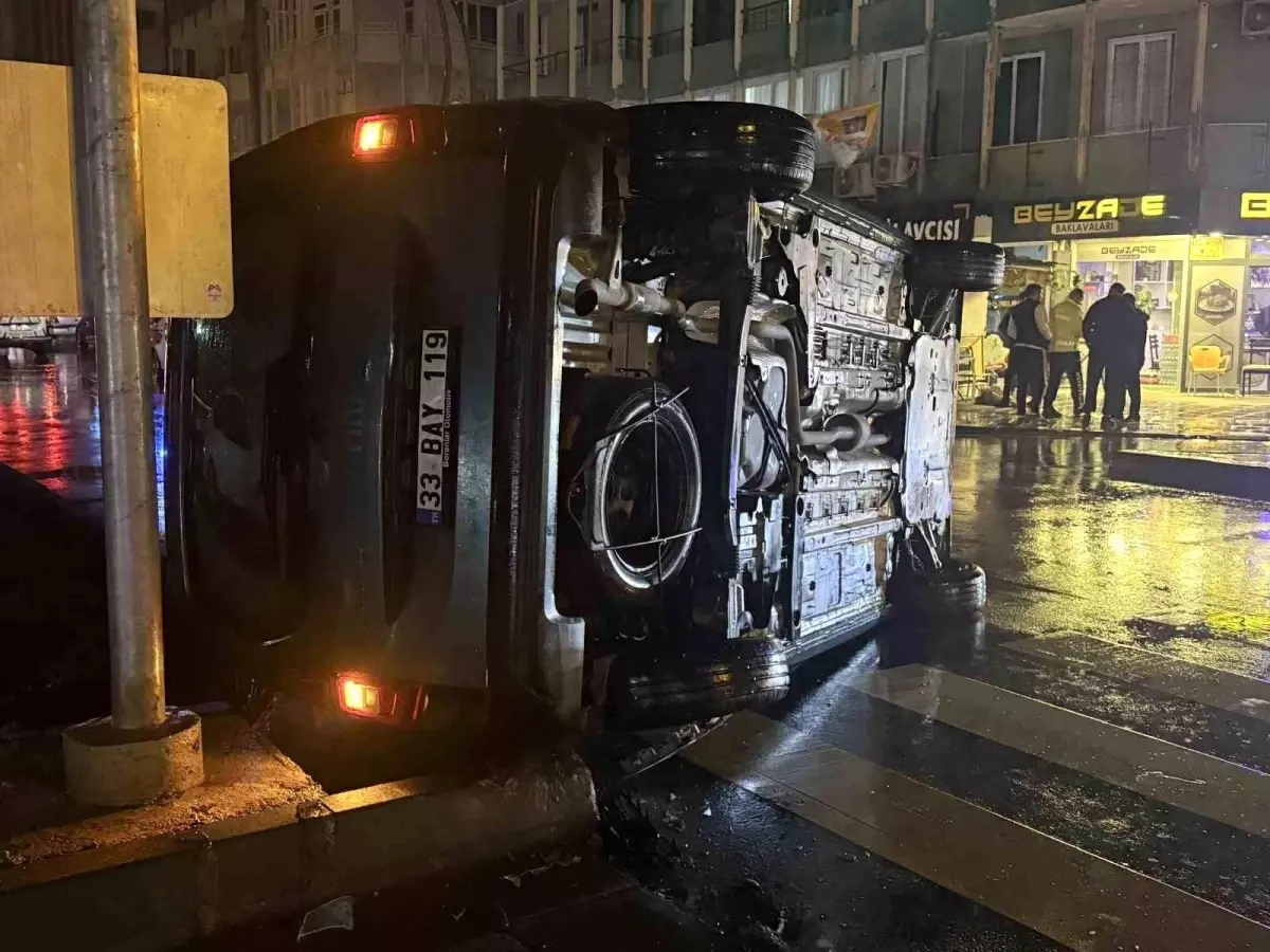 Tarsus\'ta Trafik Kazası: 2 Yaralı