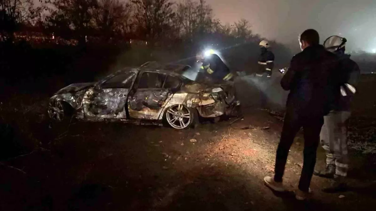 Şarampole uçan otomobil alev aldı! Hayata son anda tutundular