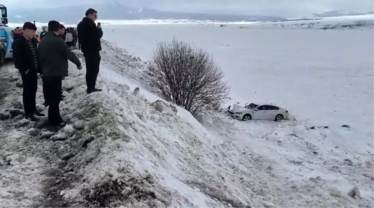 Sarıkamış\'ta Otomobil Şarampole Uçtu