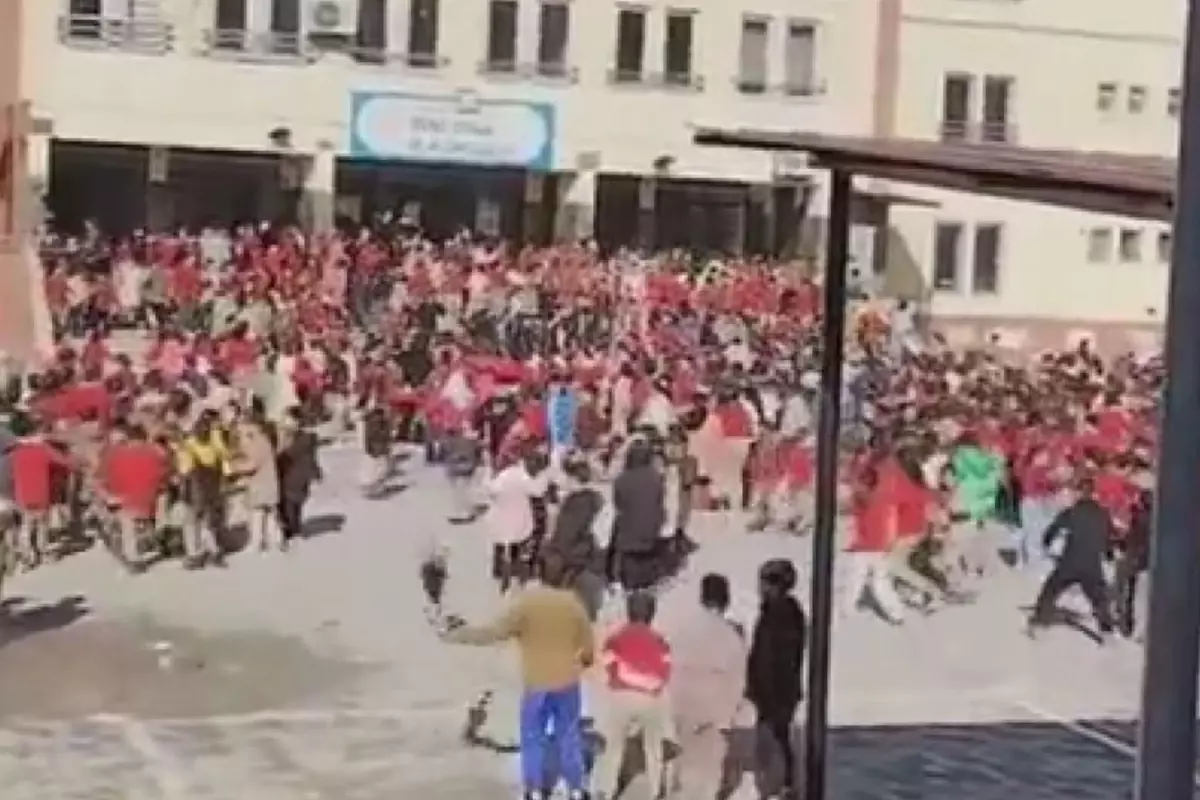 Teneffüste çalan müzik izleyenlerin yüzünü gülümsetti