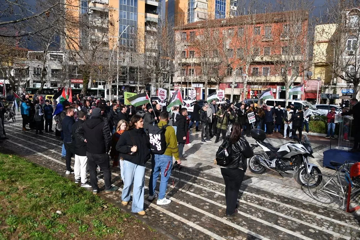 Tiran\'da Filistin\'e Destek Gösterisi