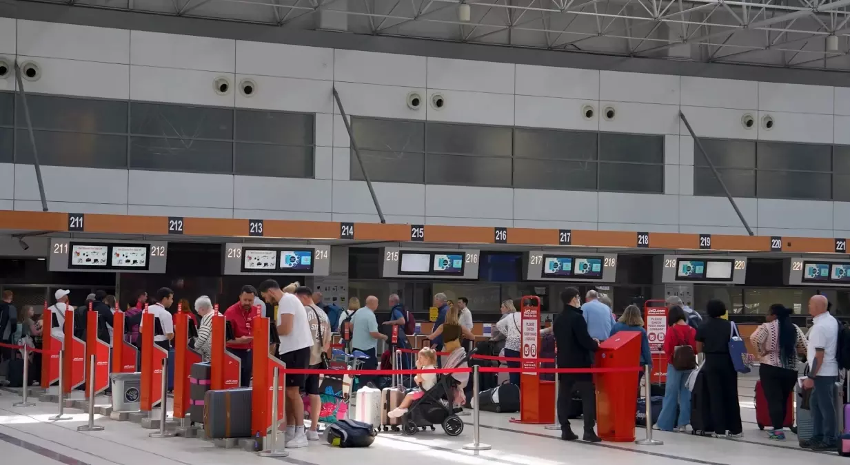 2025\'te Turizm Geliri 65 Milyar Doları Aştı