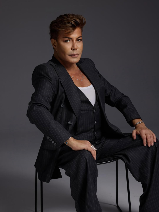 Ünlü şarkıcı Fatih Ürek hayatını kaybetti