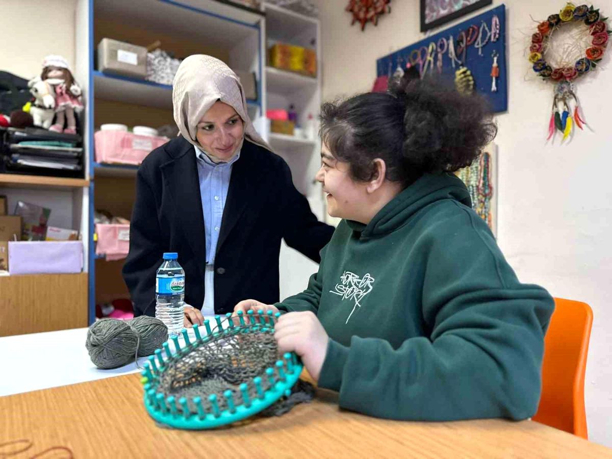 Zeynep Sözer Engelli Bireyleri Ziyaret Etti