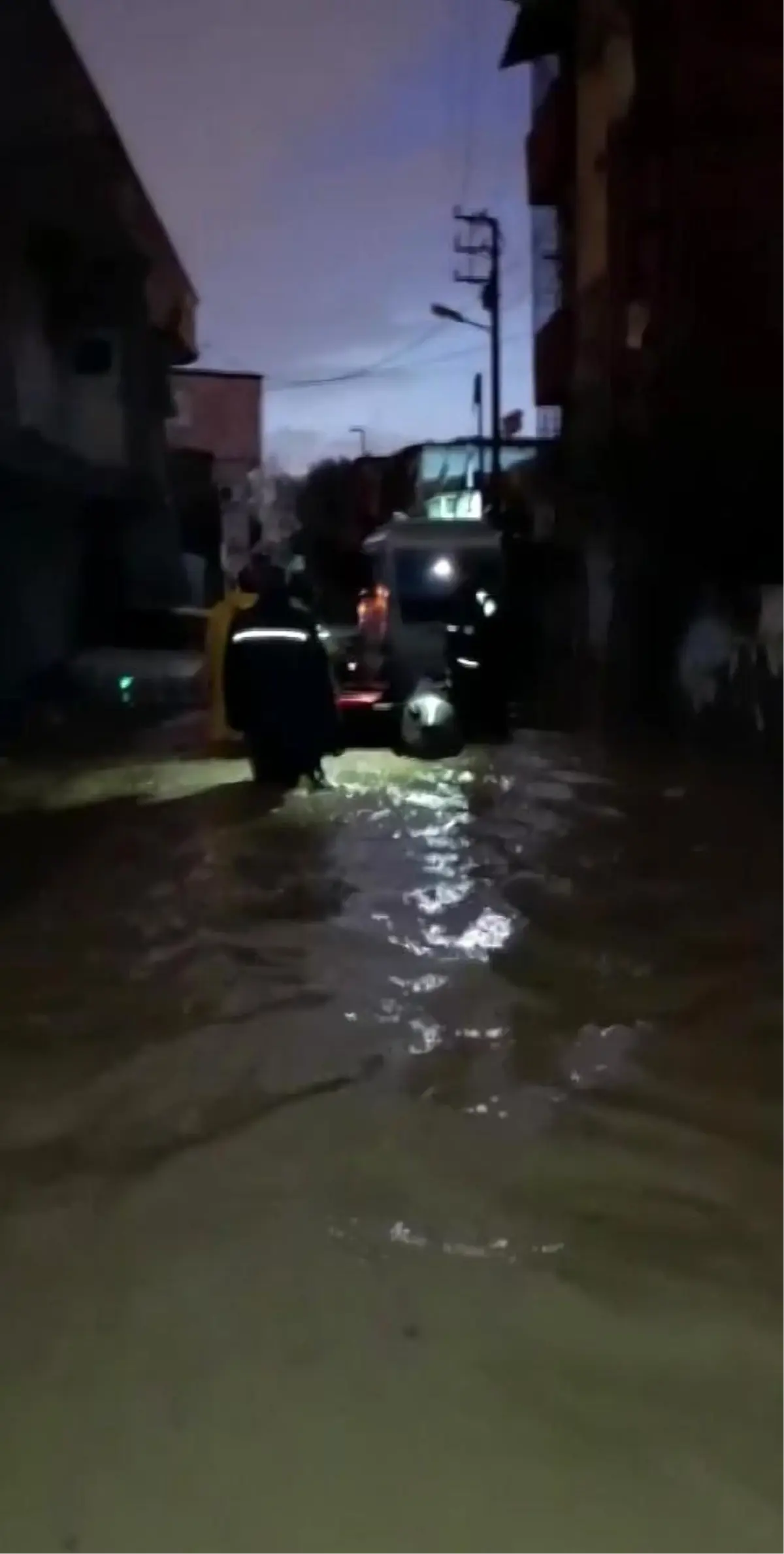 Adana\'da Sağanak Yağışta Kurtarma Operasyonu